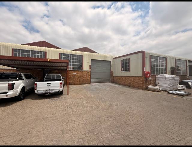 230M² WAREHOUSE TO LET IN APEX